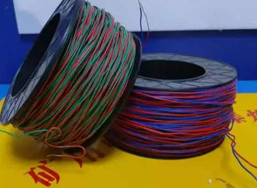 丰满放炮线的主要材质有哪些？不同材质的适用场景有何区别？